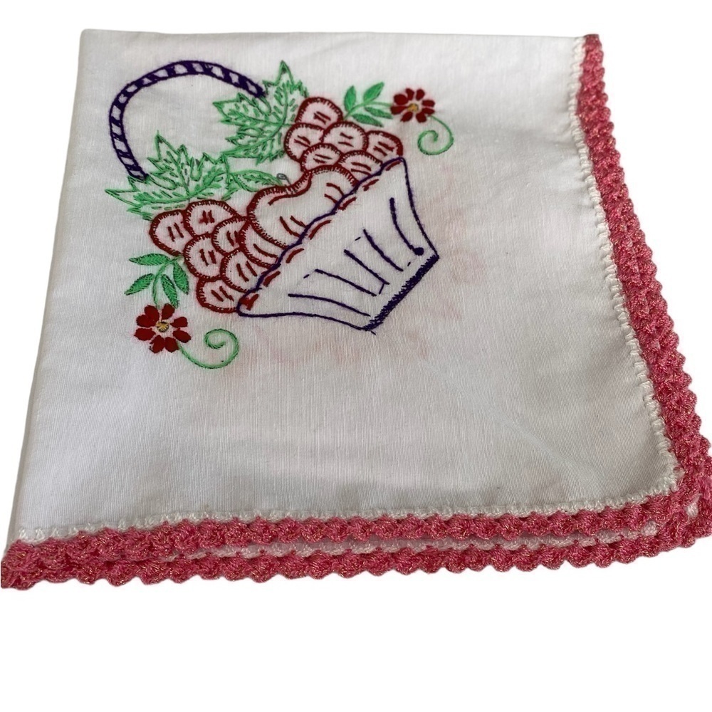 Hand embroidery 🪡 🧵 to wrap tortillas